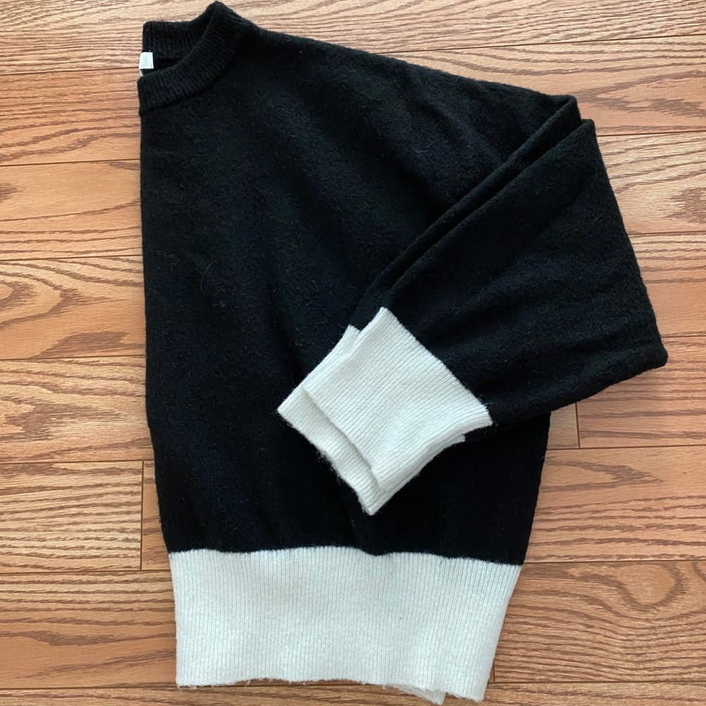 H&M Black Crew Neck Sweater with White Cuffs and Waistband